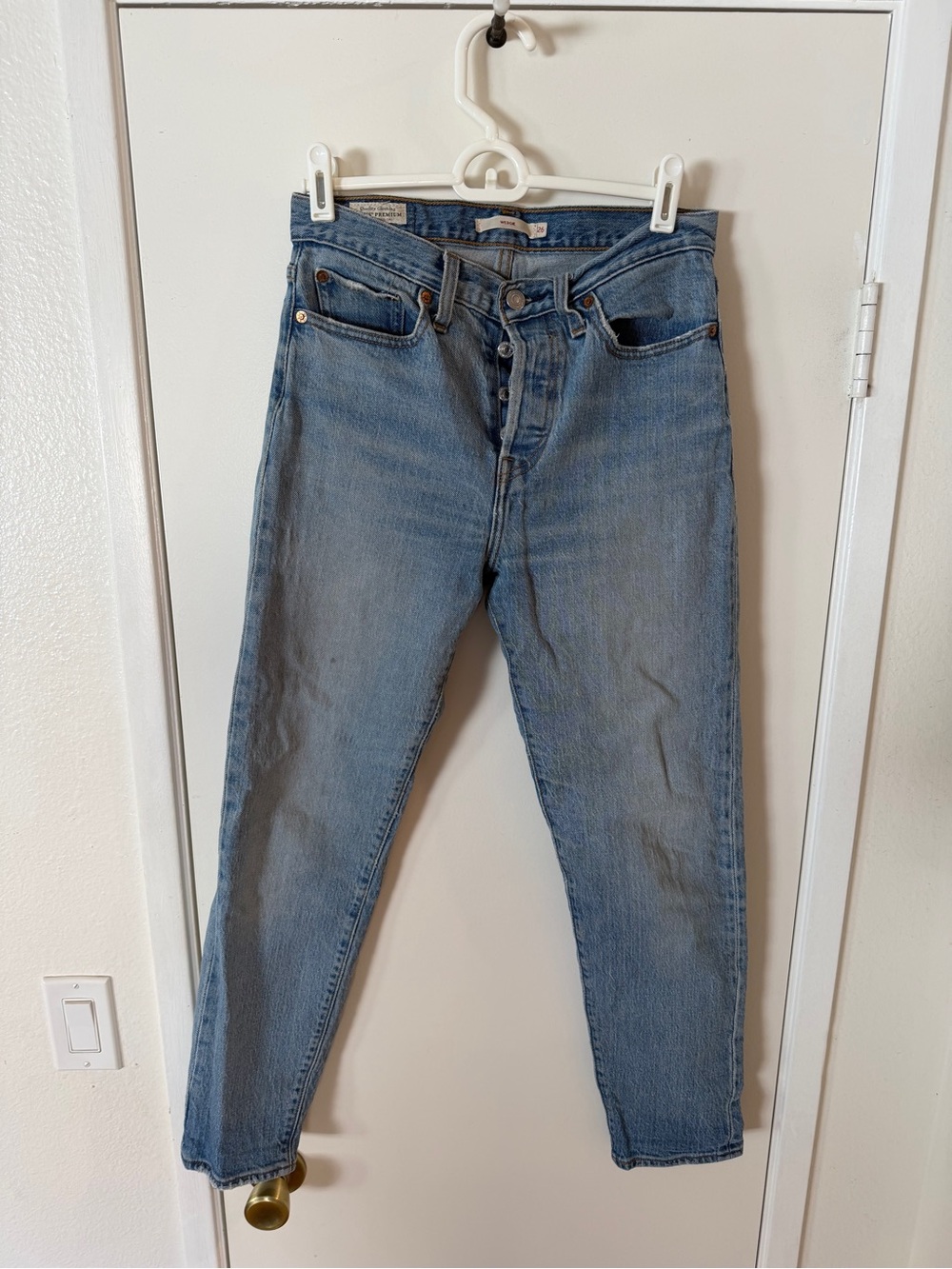 Levi's High-Rise Straight Women's Jeans in Light Blue Denim